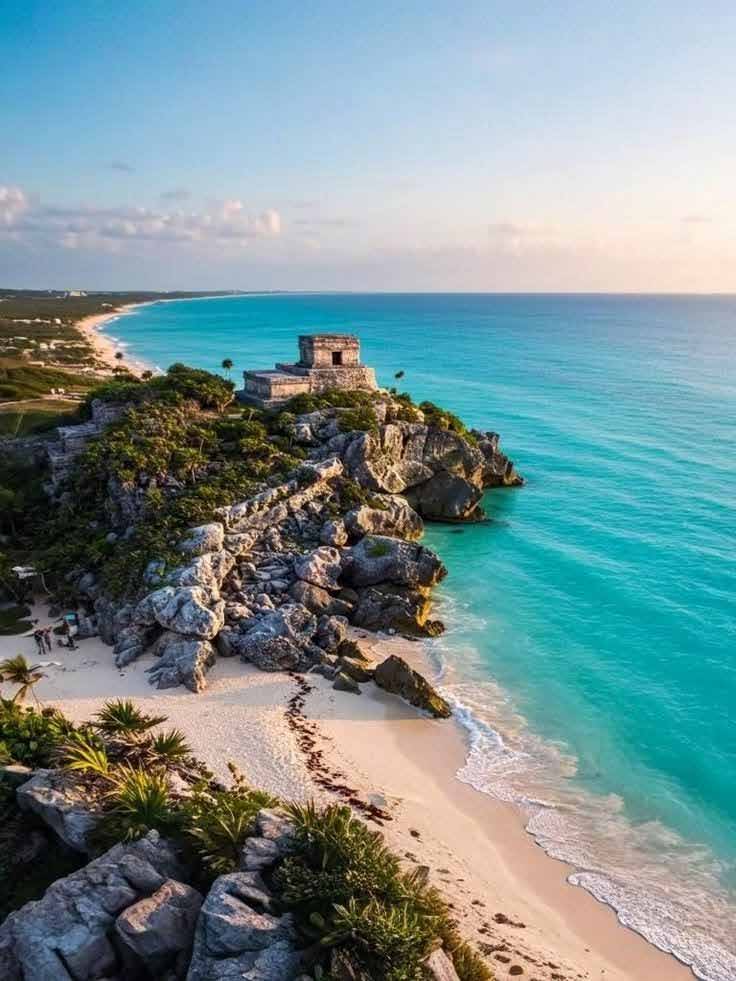 Zona arqueológica de Tulum frente al mar Caribe